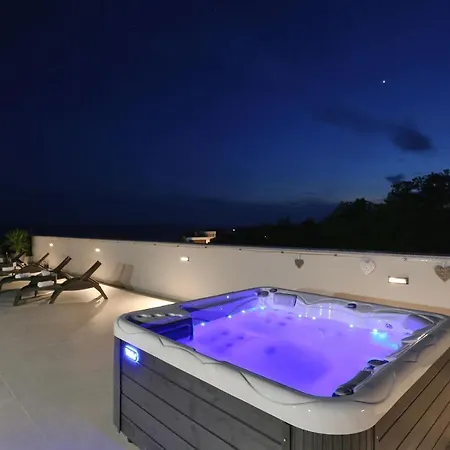 Bonaca With Jacuzzi بريفلاكا