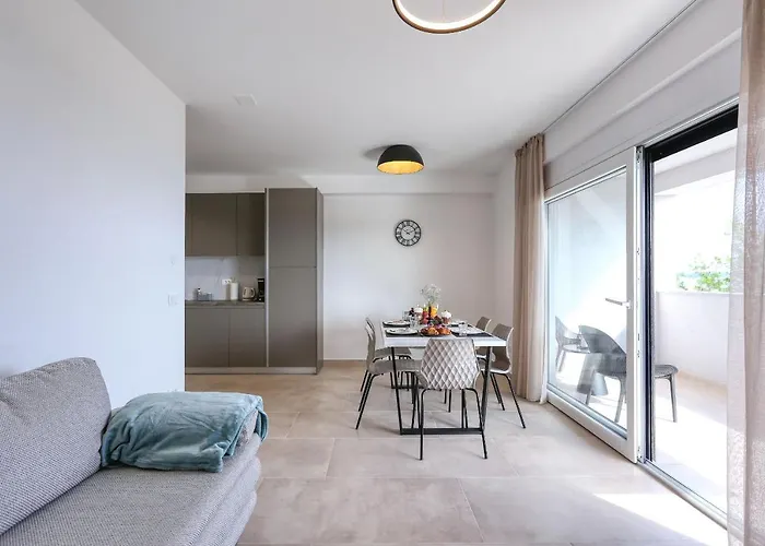 Bonaca With Jacuzzi Апартаменты Привлака