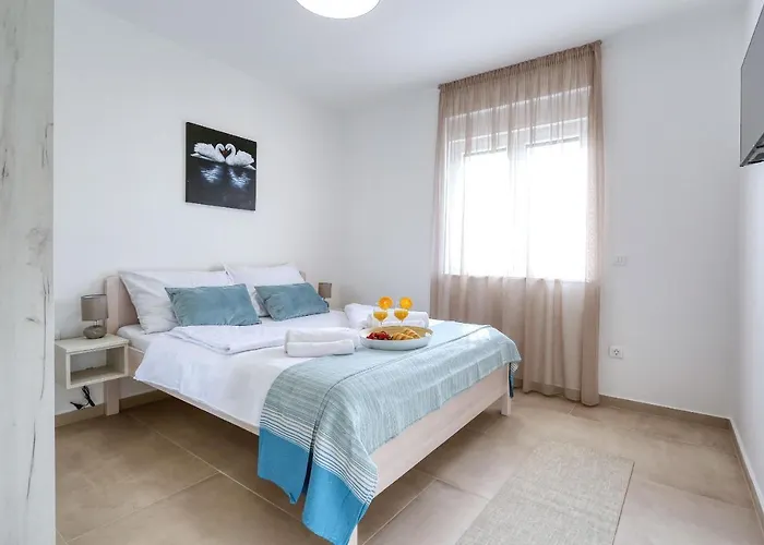 Апартаменты Bonaca With Jacuzzi Привлака