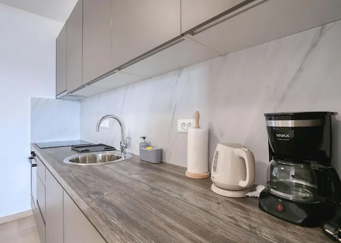 Апартаменты Bonaca With Jacuzzi Привлака