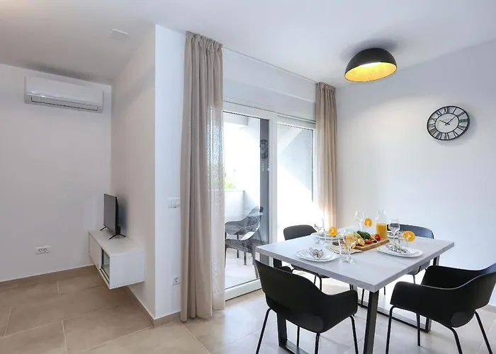 Bonaca With Jacuzzi Привлака