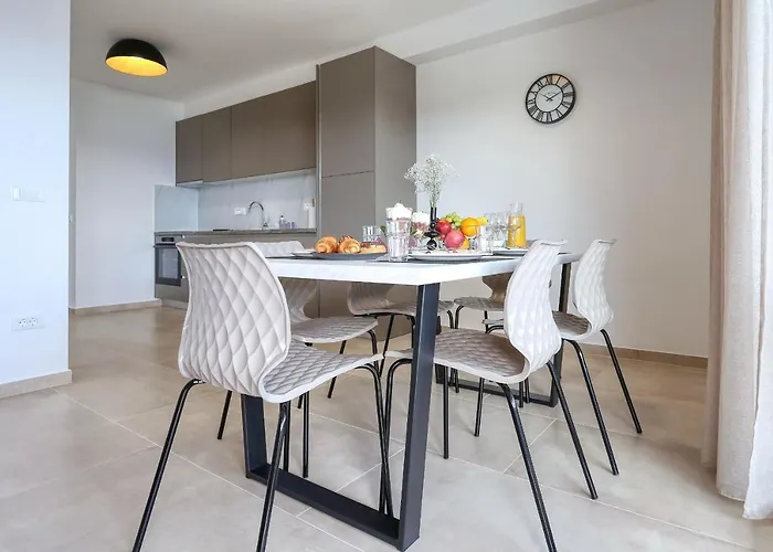 Bonaca With Jacuzzi Привлака