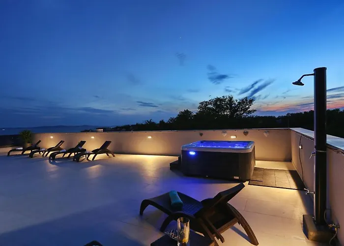 Апартаменты Bonaca With Jacuzzi