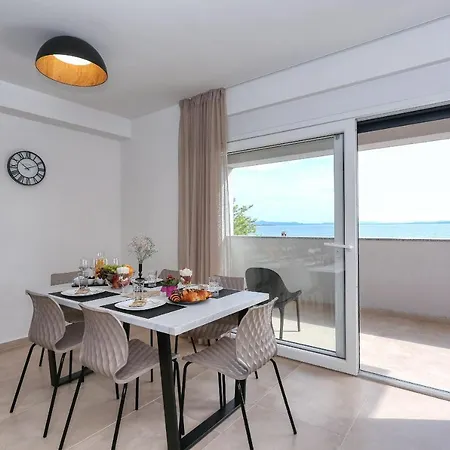 Bonaca With Jacuzzi Apartment