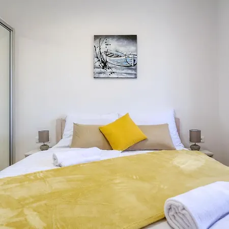 Bonaca With Jacuzzi Privlaka