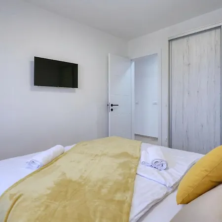 Bonaca With Jacuzzi * Privlaka