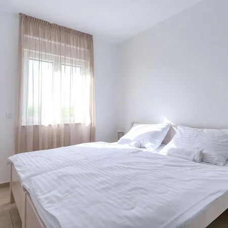 Bonaca With Jacuzzi Apartman Privlaka