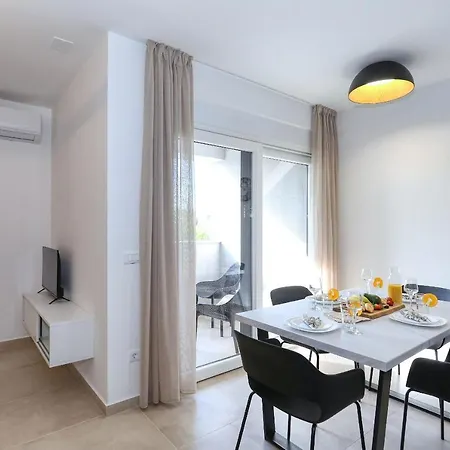 Bonaca With Jacuzzi Privlaka