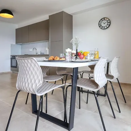 Bonaca With Jacuzzi Privlaka