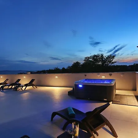 Apartment Bonaca With Jacuzzi